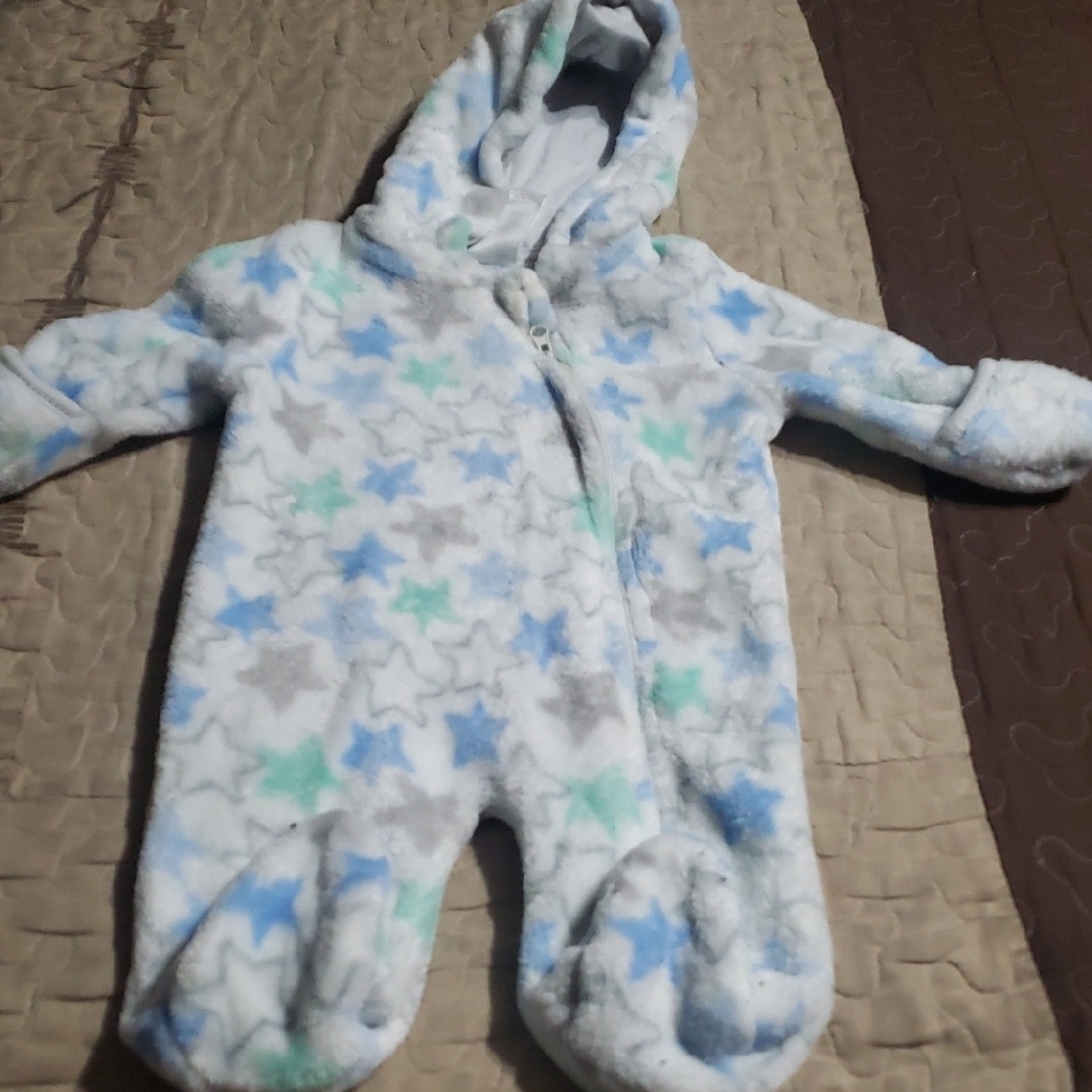Cozy Star-Patterned Hooded Baby Onesie